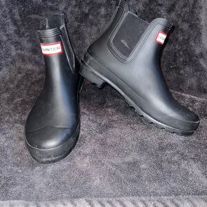 Women’s Hunter Original insulated Chelsea boots size 9